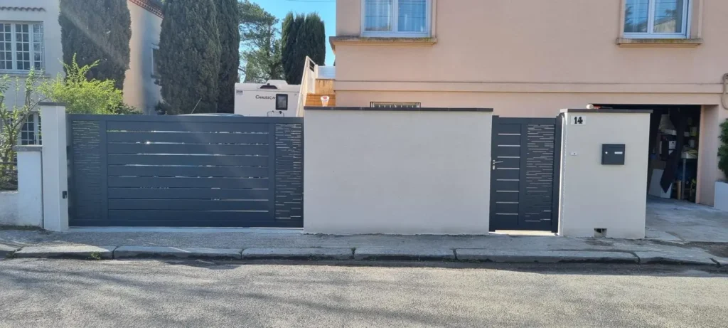 Après-travaux-mur-contemporain-maçons-castres-tarn-BATIRENO