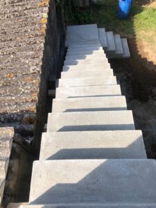 Maçon Castres - Escalier béton brut