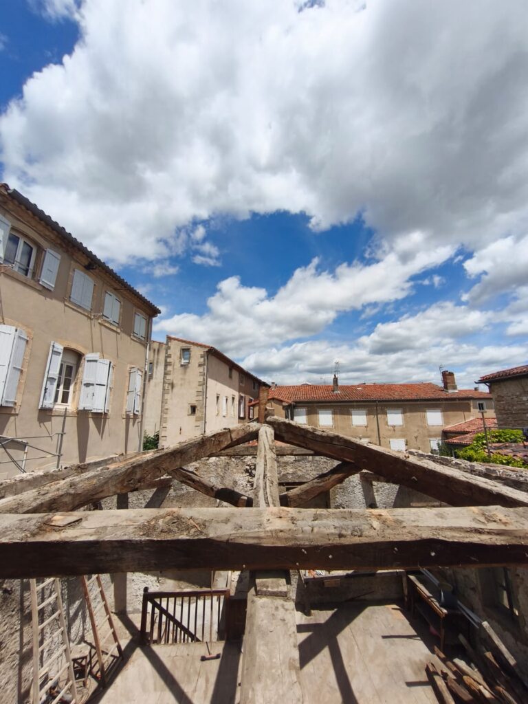 Avant travaux de charpente à Castres BATI RENO